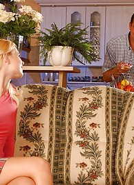 Yasmine Gold Photo 1