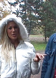 Stella Stevens Photo 1