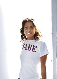 Gigi Larios Photo 10