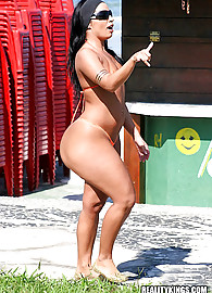 Monica Santhiago Photo 1