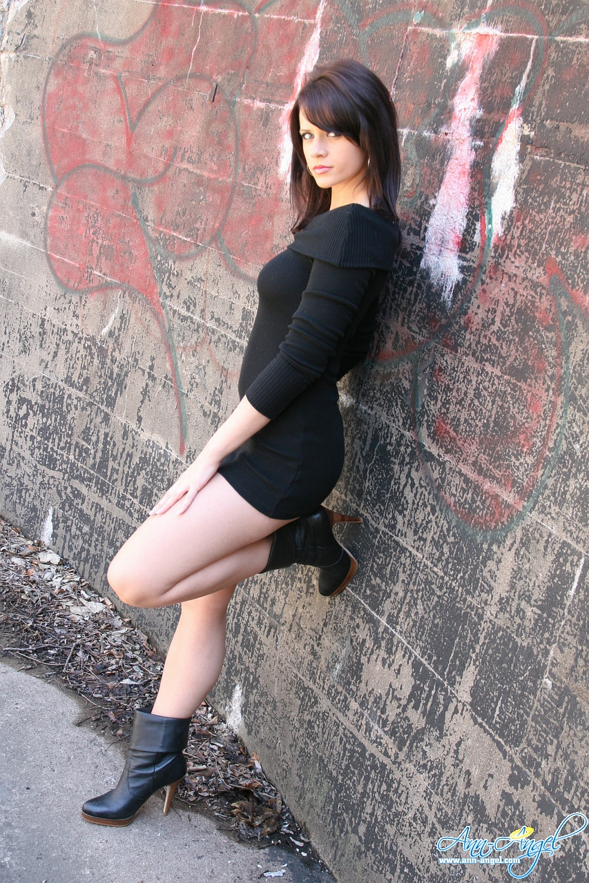 Ann Angel: Wonderful brunette girl shows off outdoors - Mobile Porn