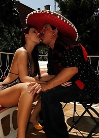 Jasmine Luna Gold Photo 4