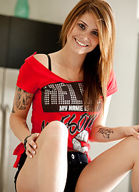 Hailey Leigh Photo 4