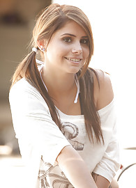 Hailey Leigh Photo 1