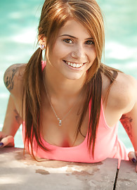 Hailey Leigh Photo 7