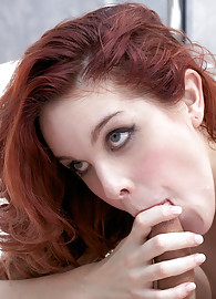 Amarna Miller Photo 15