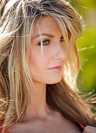 Staci Silverstone Photo 1