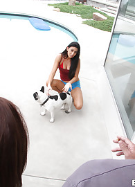 Nikki Daniels Photo 4