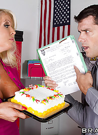 Alura Jenson Photo 9