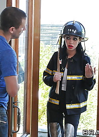 Angelina Valentine Photo 6