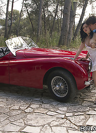 Angell Summers Photo 4