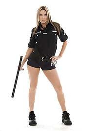 Courtney Cummz Photo 1