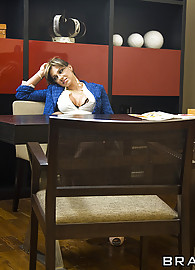 Esperanza Gomez Photo 10