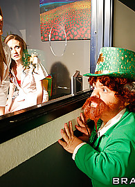 Hailey Young Photo 5