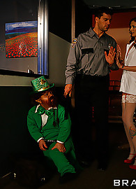 Hailey Young Photo 7