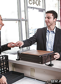 Molly Bennett Photo 4