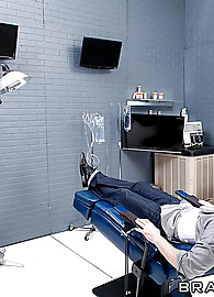 Tiffany Brookes Photo 10