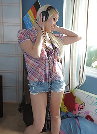 Vanessa Cage Photo 4