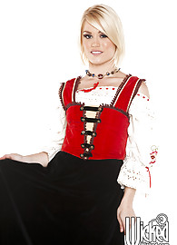 Ash Hollywood Photo 1