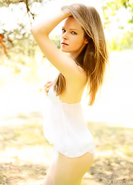 This remarkable young babe with long brown hair is so damn fine, she's so natural and good looking