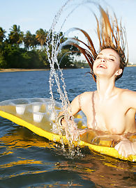 Alissa White Photo 11