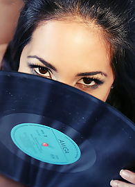 Ruth Medina Photo 15