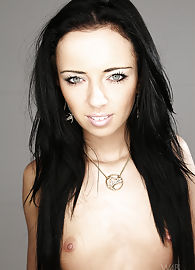 Gina Devine Photo 15