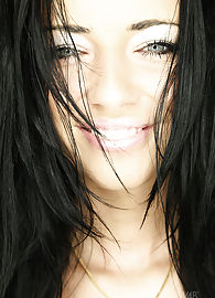 Gina Devine Photo 16