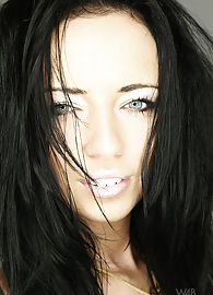 Gina Devine Photo 18