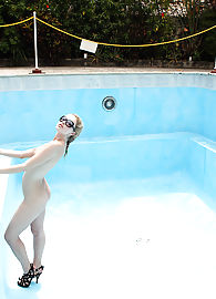 Alissa White Photo 14