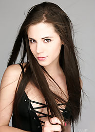 Little Caprice Photo 3