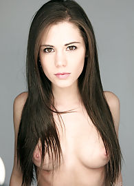Little Caprice Photo 5