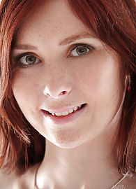 Kattie Gold Photo 10