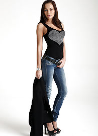 Michaela Isizzu Photo 2