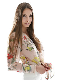 Connie Carter Photo 1