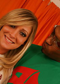 Carmen Kinsley Photo 12