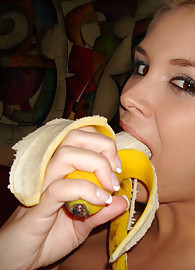 Sarah Vandella Photo 11