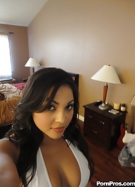 Adriana Luna Photo 4