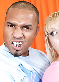 Aaralyn Barra Photo 9