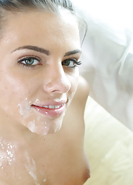 Adriana Chechik Photo 20