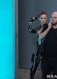 Nicole Aniston Photo 12