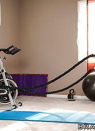 Nicole Aniston Photo 2