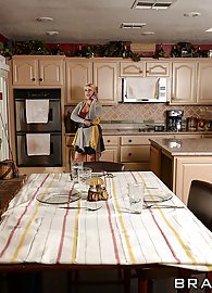 Ariella Ferrera Photo 9