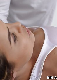 Dillon Harper Photo 6