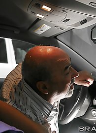 Veronica Avluv Photo 7