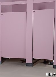 Noelle Easton Photo 11