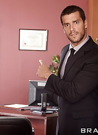 Sarah Vandella Photo 13