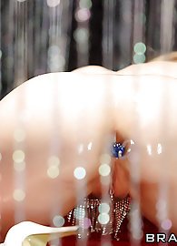 Courtney Cummz Photo 11