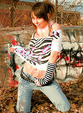 There is no more pleasant thing for Ariel Rebel than fooling around outdoors.