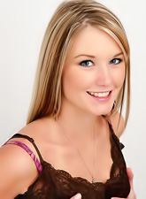 Private Jewel strips down her sexy brown t-shirt, purple bras and sexy blue jeans.